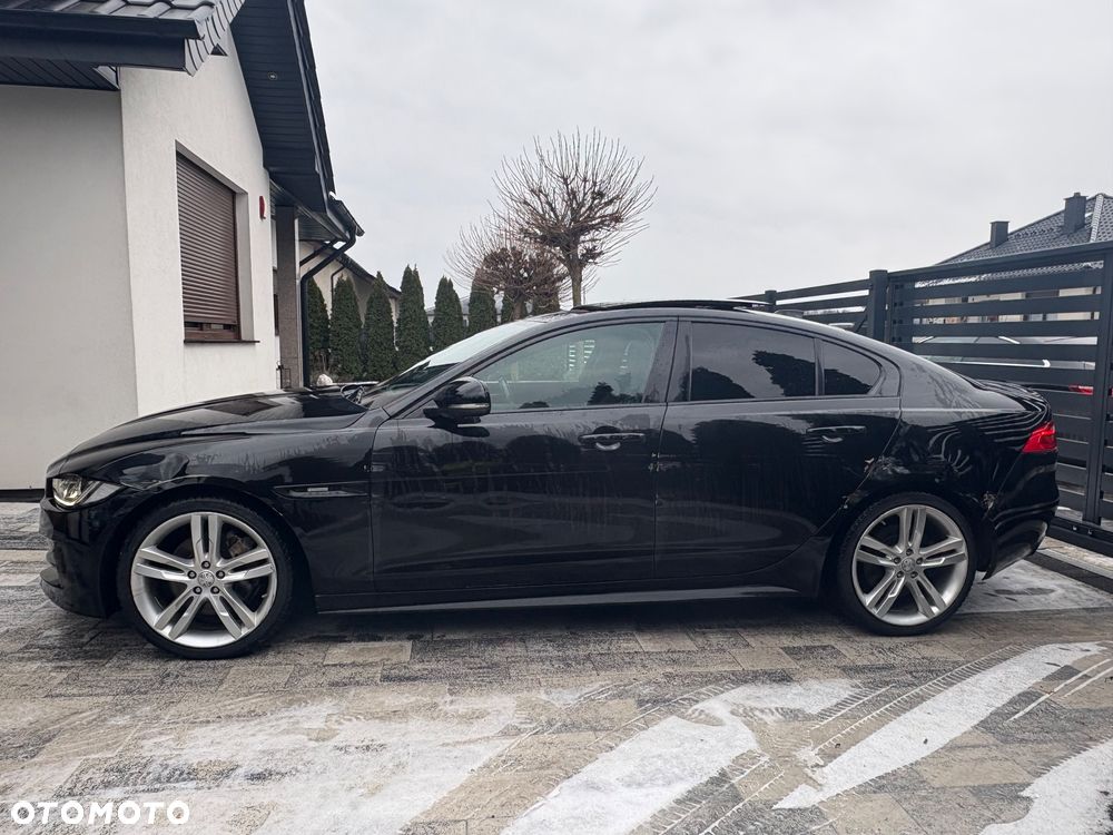Jaguar XE 25t R-Sport - 11