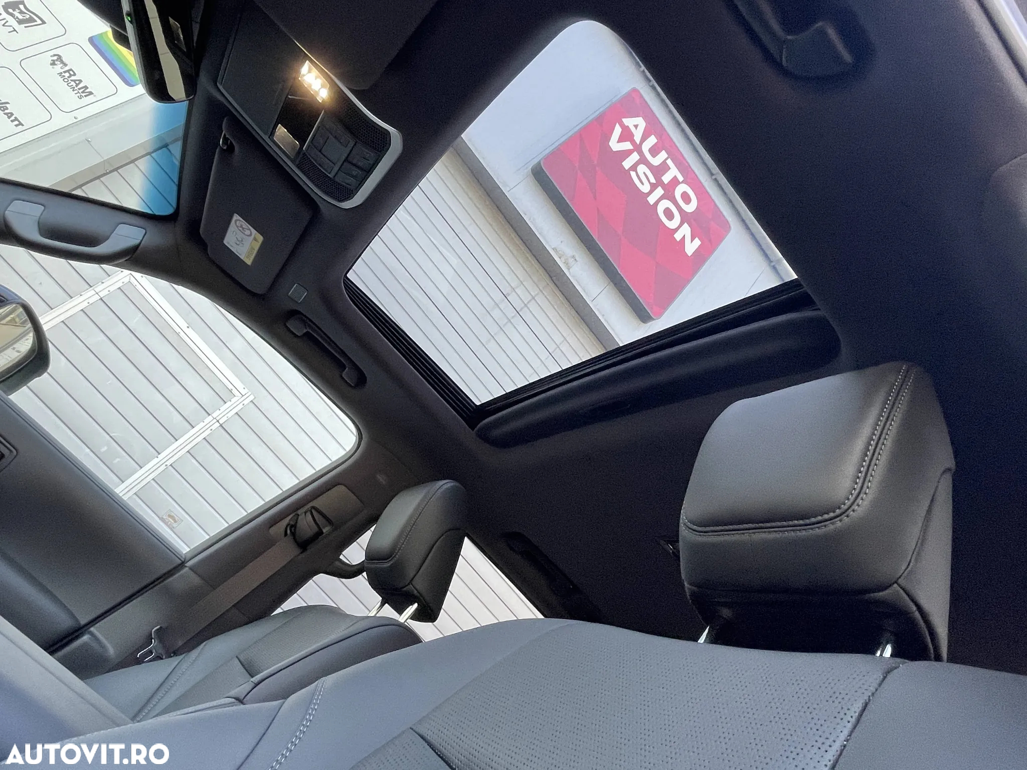 Toyota Land Cruiser 300 - 28