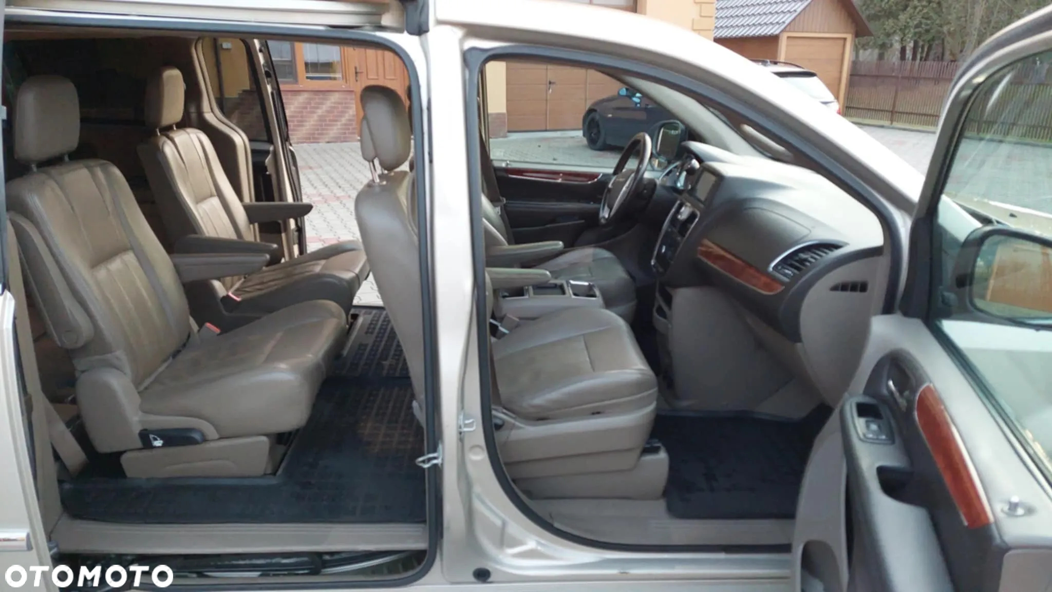 Chrysler Town & Country 3.6 Limited - 15
