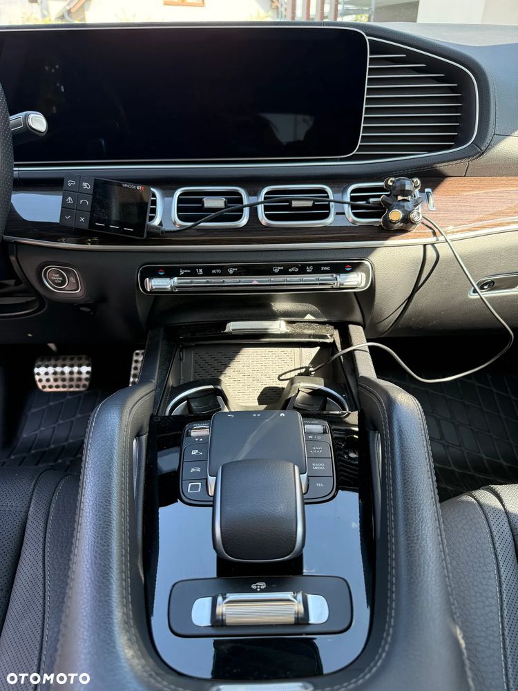 Mercedes-Benz GLS - 12