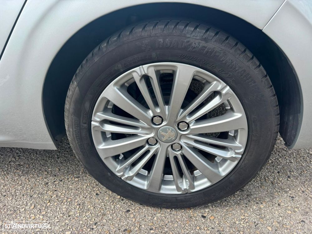 Peugeot 208 1.2 PureTech Style - 61