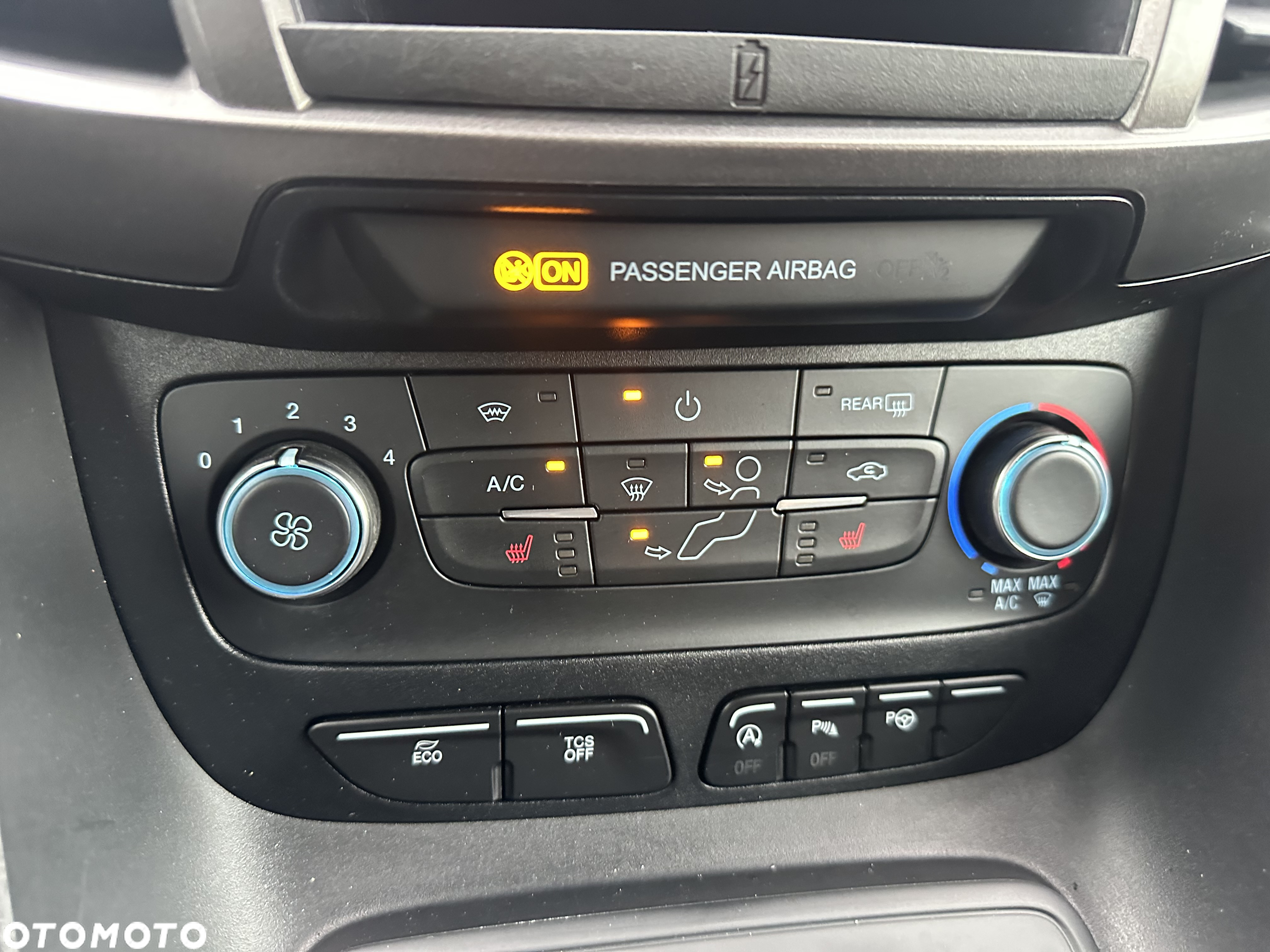 Ford Transit Connect - 23
