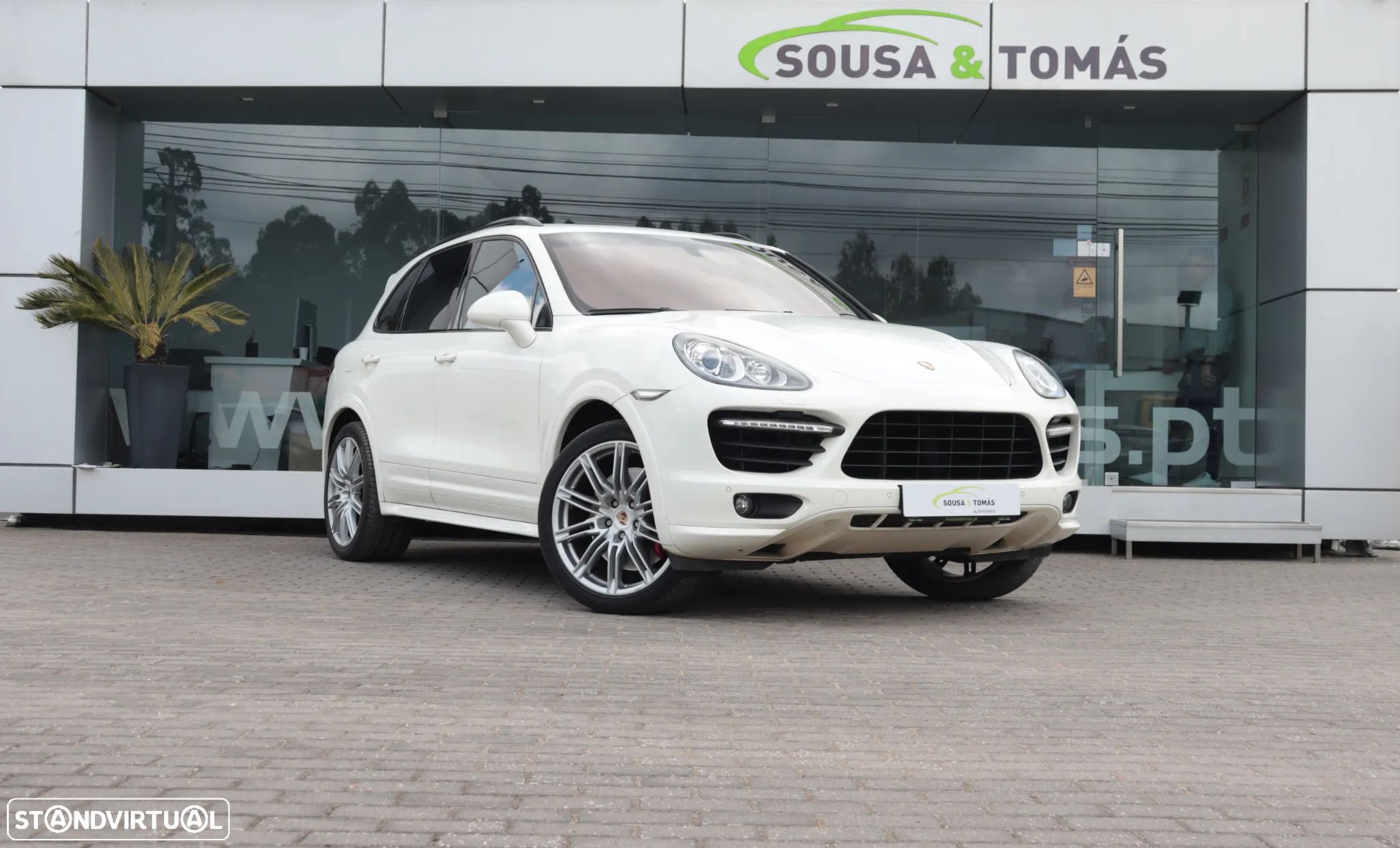 Porsche Cayenne Turbo - 1