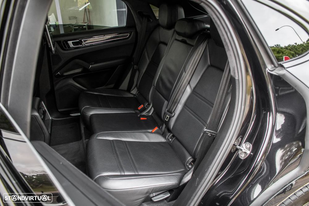 Porsche Cayenne Coupé E-Hybrid - 31