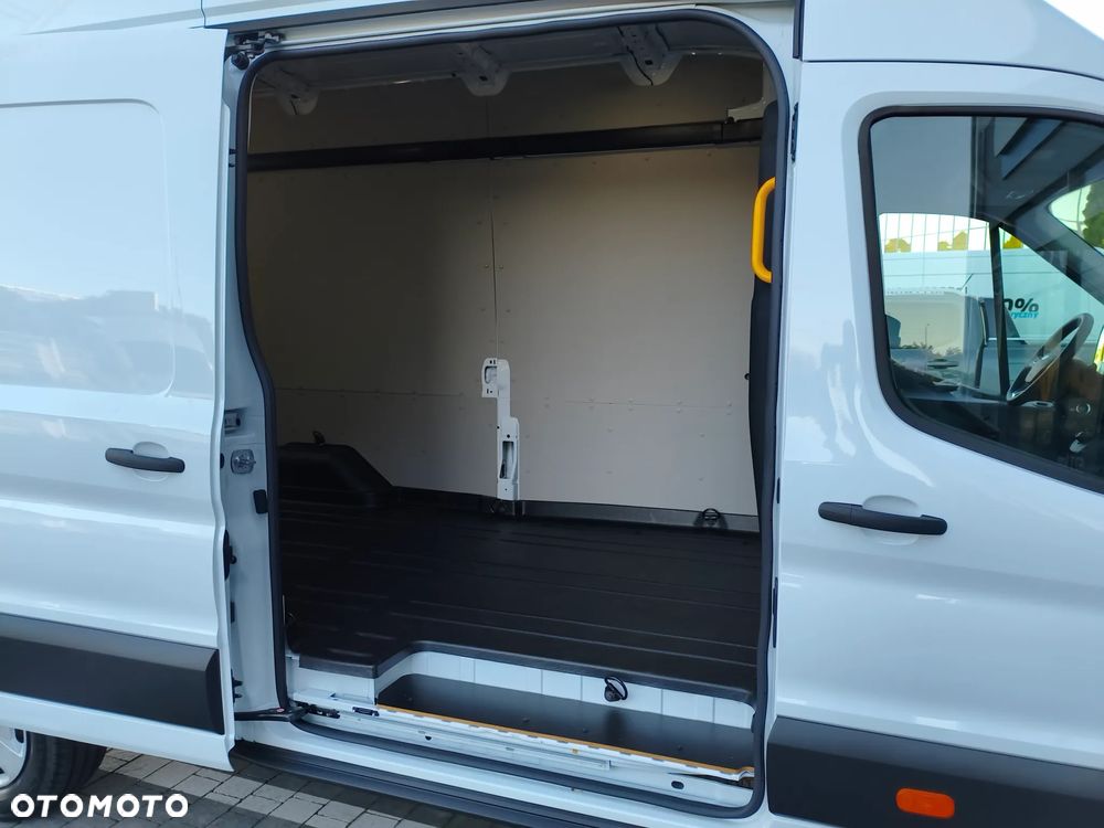 Ford E-Transit - 31