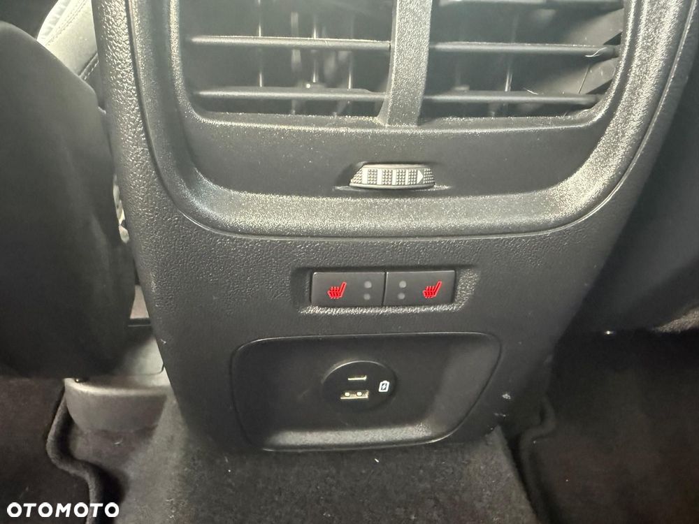 Ford Kuga - 12