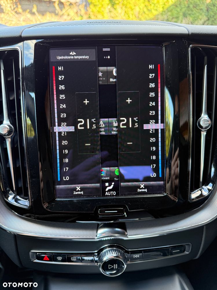 Volvo XC 60 B4 D AWD R-Design - 25