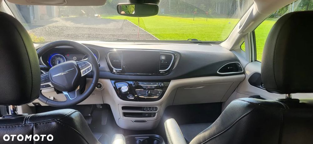 Chrysler Pacifica - 6