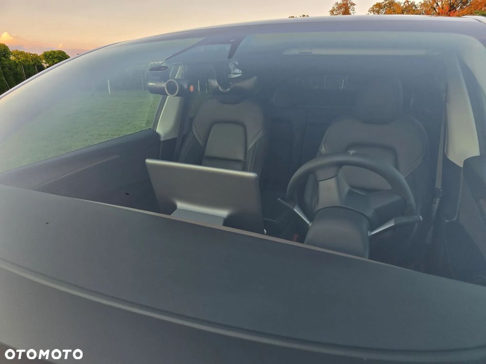 Tesla Model Y - 20