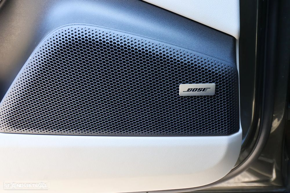 Porsche Macan Electric 4 - 34