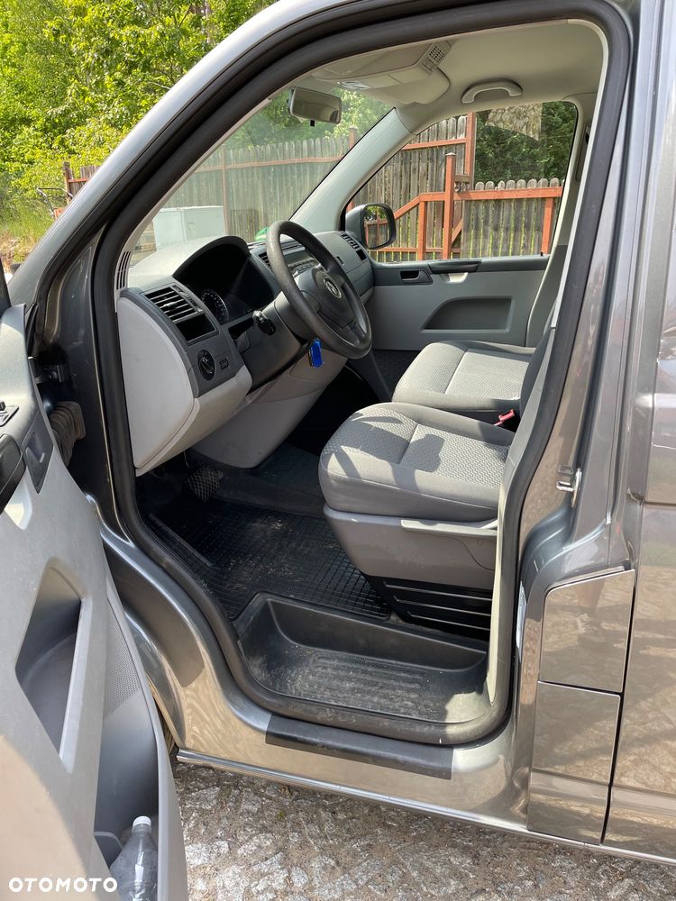Volkswagen Caravelle - 16