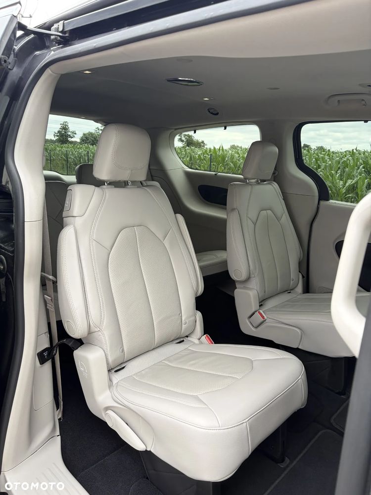 Chrysler Pacifica - 20