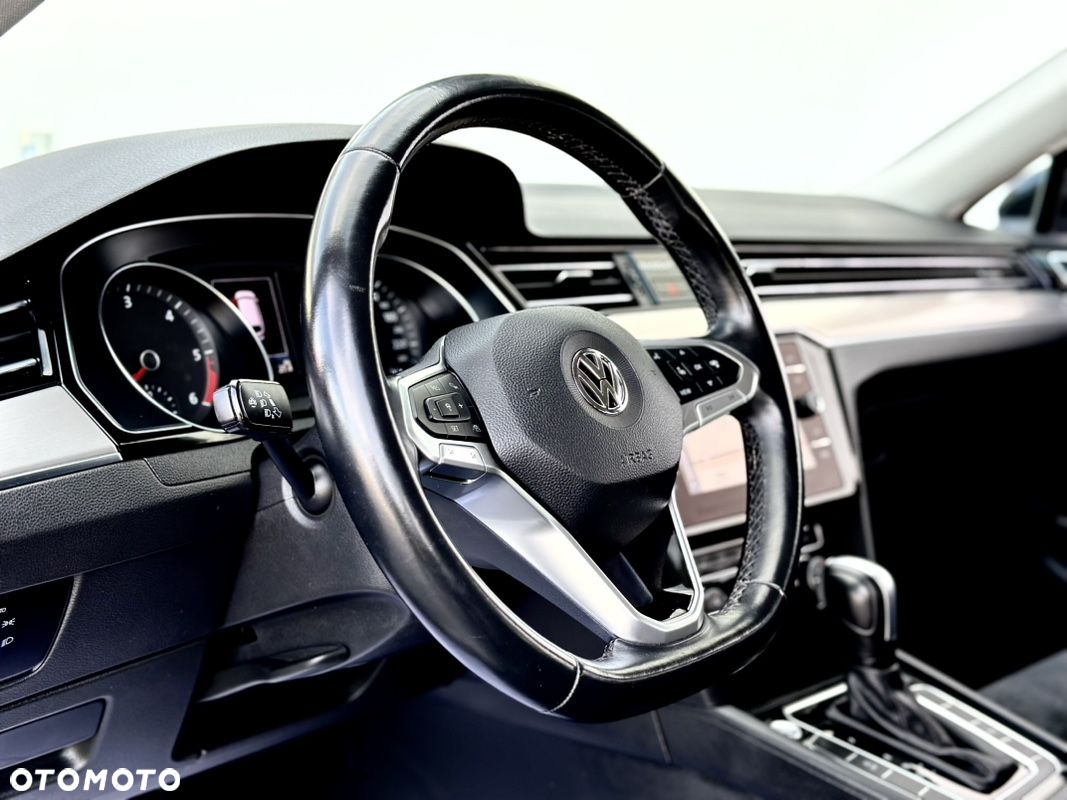 Volkswagen Passat Variant 2.0 TDI SCR DSG Highline - 19
