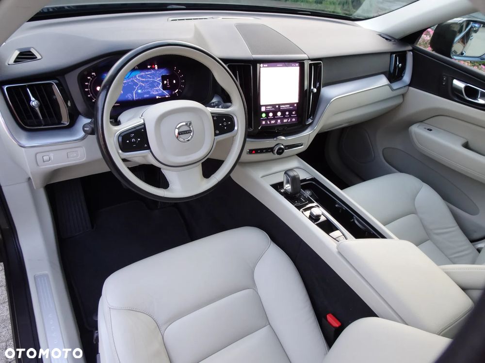 Volvo XC 60 B4 D Momentum Pro - 23