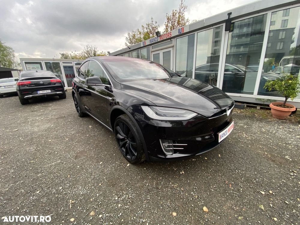Tesla Model X - 3