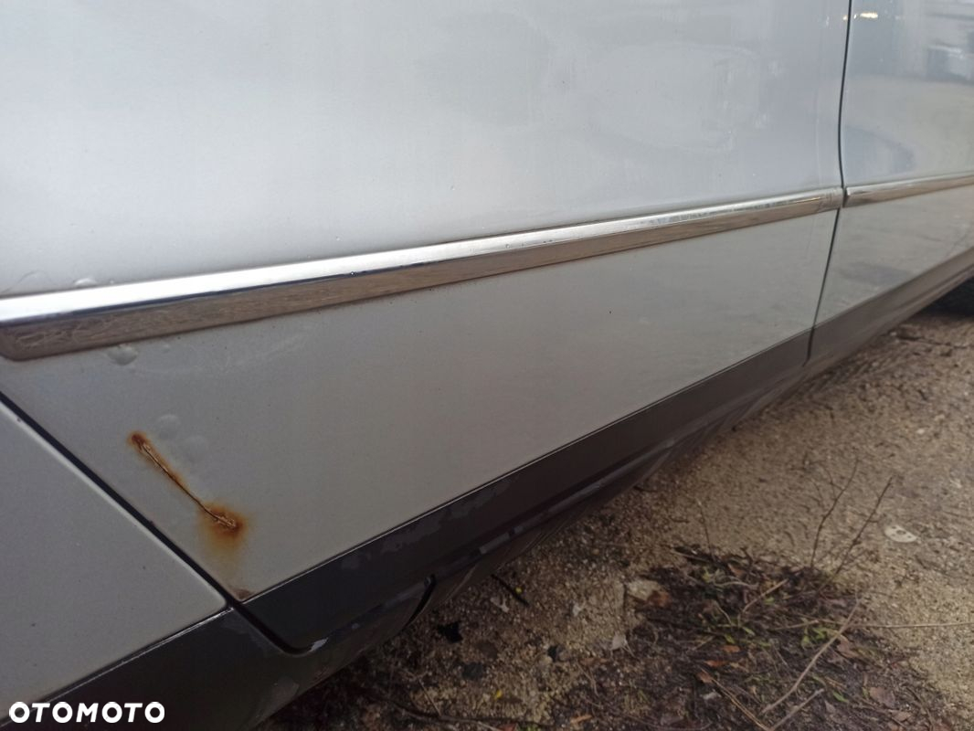 Drzwi prawy tył kompletne VW PASSAT B6 KOMBI LA7W - 10