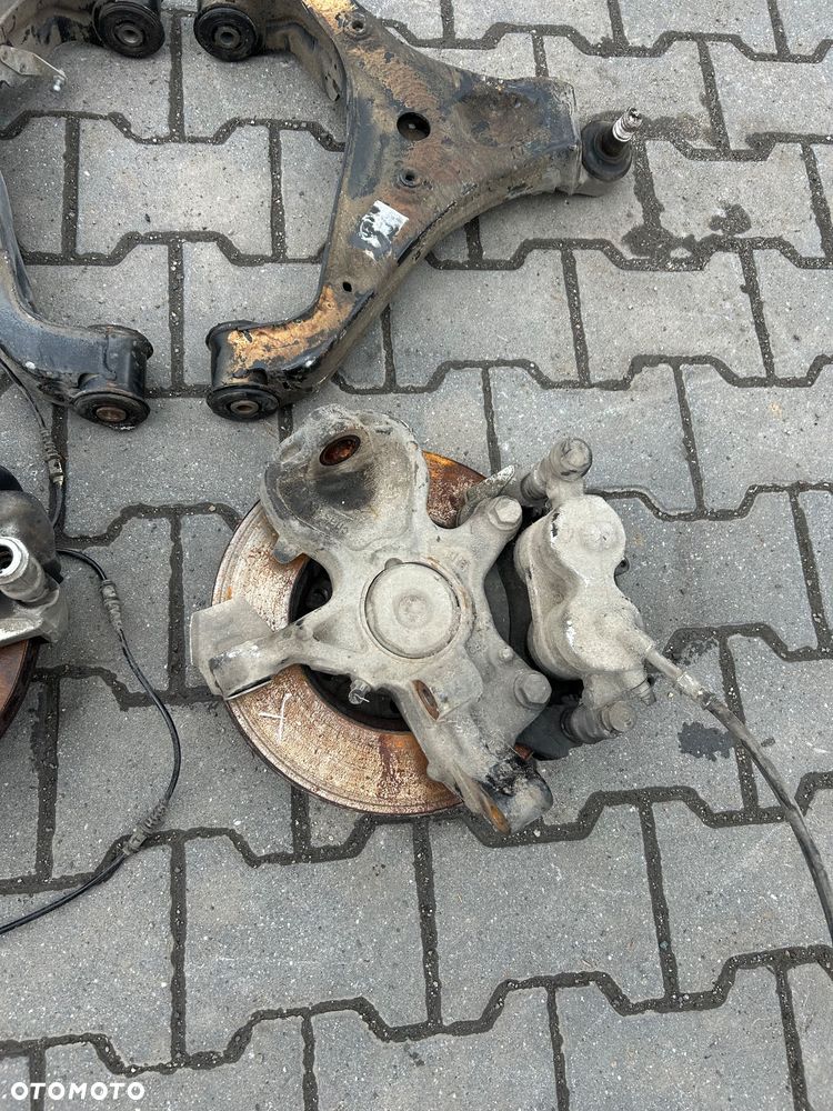 Mercedes Sprinter W907 W910 zwrotnica lewa prawa wahacz 2.0 - 8