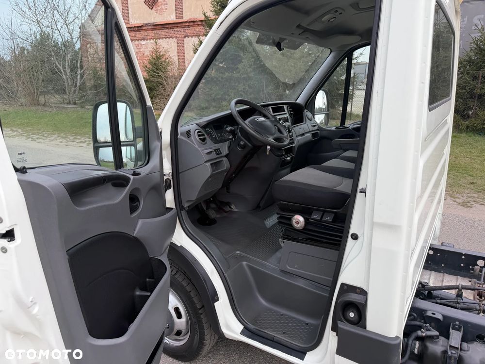 Iveco 35C15 * 3.0 / 150KM * Rama do zabudowy * Rozstaw osi: 4.1m * Koła bliźniacze * - 23