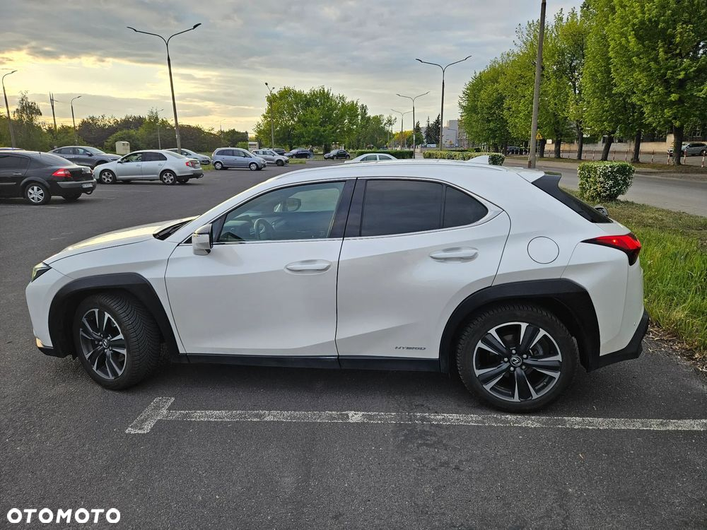 Lexus UX 250h - 11
