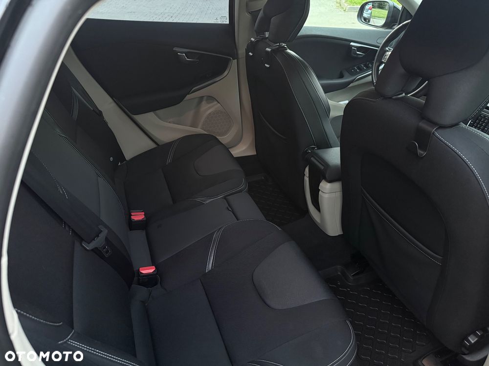 Volvo V40 D3 Drive-E Momentum - 10