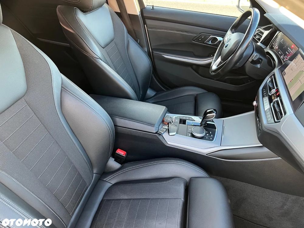 BMW Seria 3 318d mHEV - 18