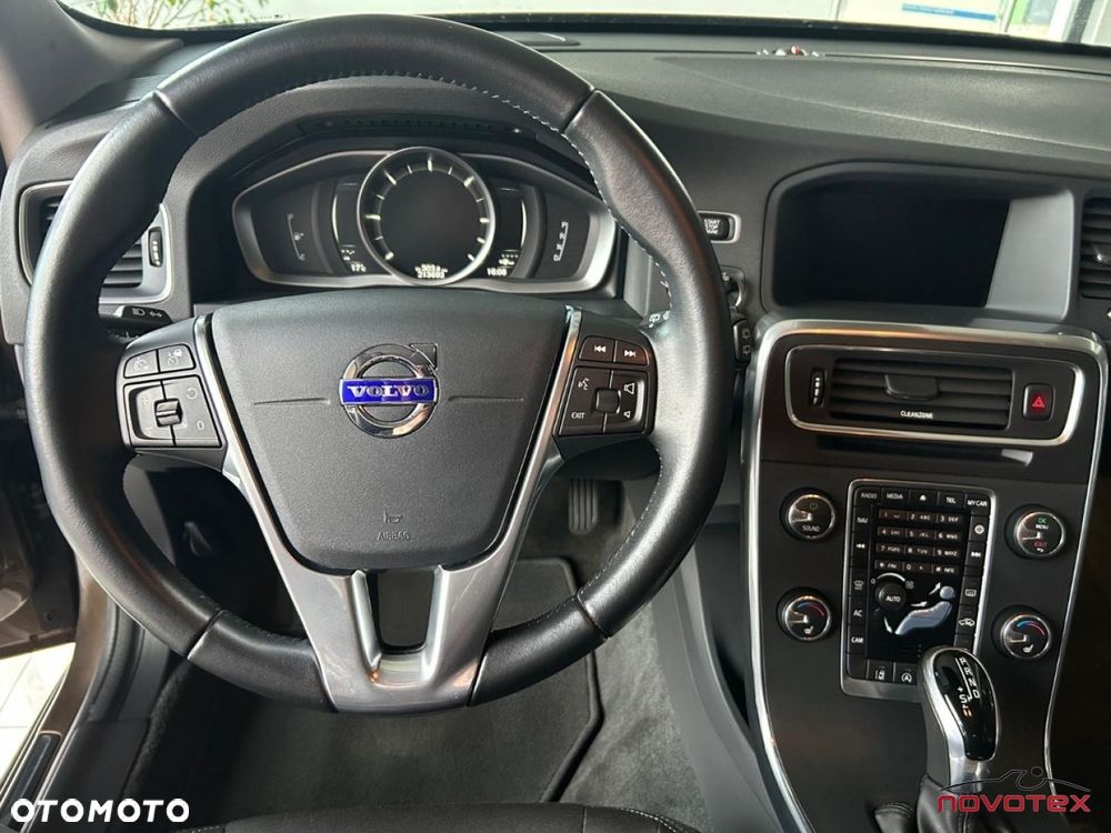 Volvo V60 Cross Country - 13