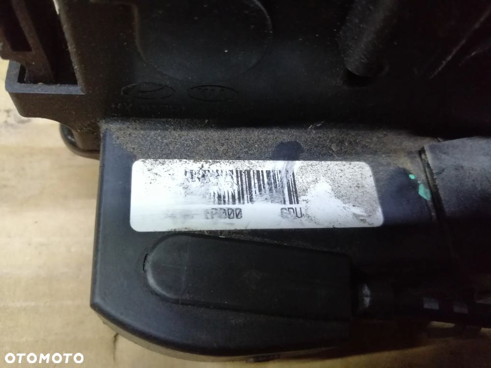 Kia Venga zamki drzwi komplet lewy przód 6 Pin pozostałe 4 Pin EU - 16