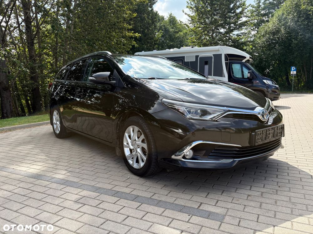 Toyota Auris Hybrid 135 Prestige - 2