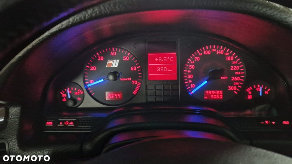 Audi S8 - 10