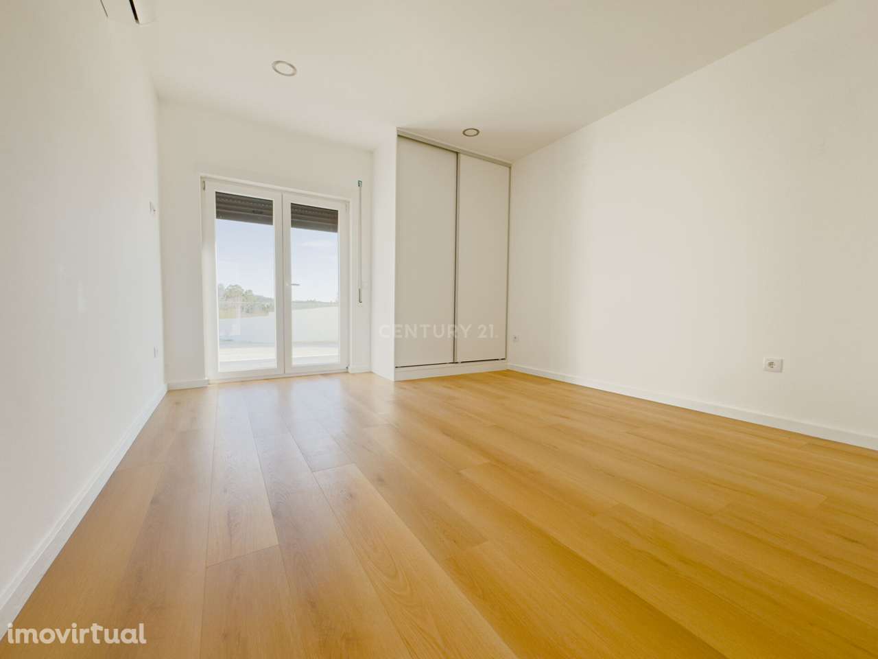 Moradia T3 com churrasqueira e Piscina - Grande imagem: 3/47