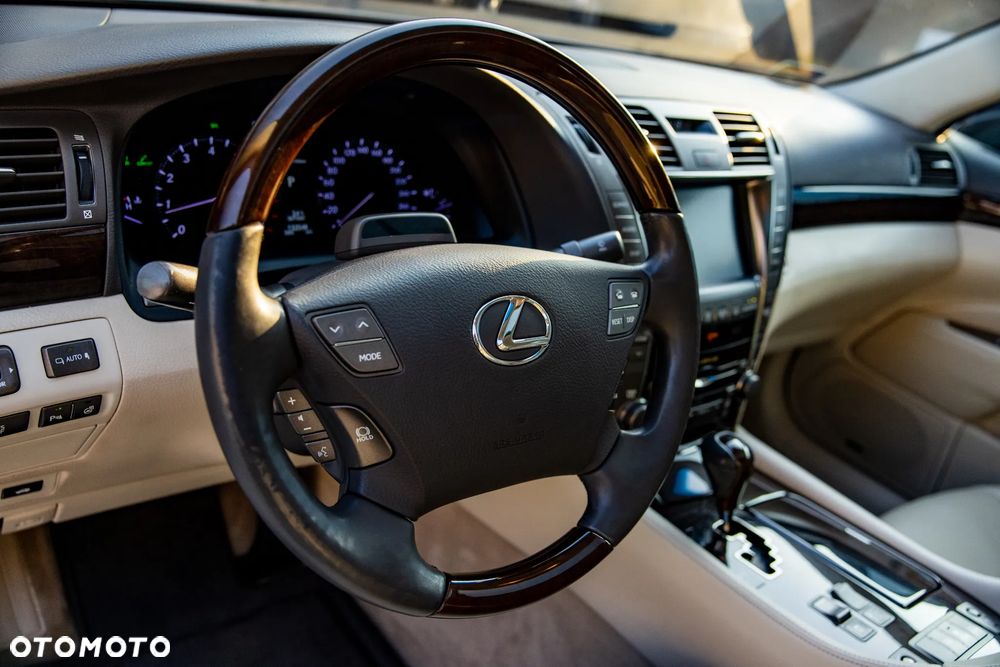 Lexus LS 460 Prestige - 28