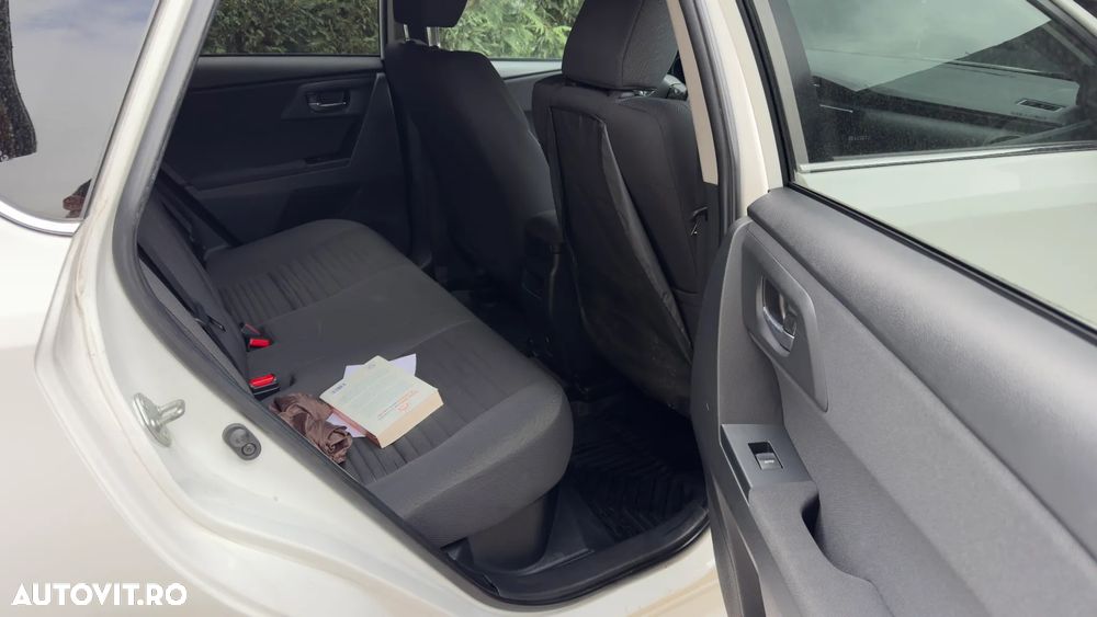 Toyota Auris 1.8 L VVT-i HSD Luna - 12