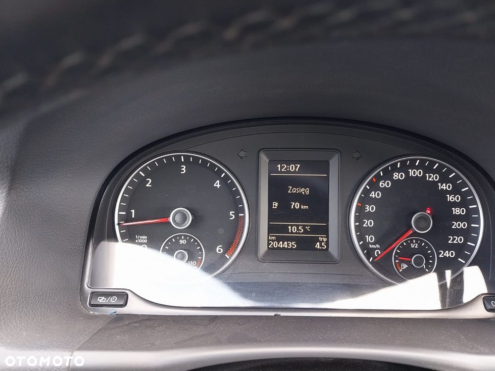 Volkswagen Touran - 17