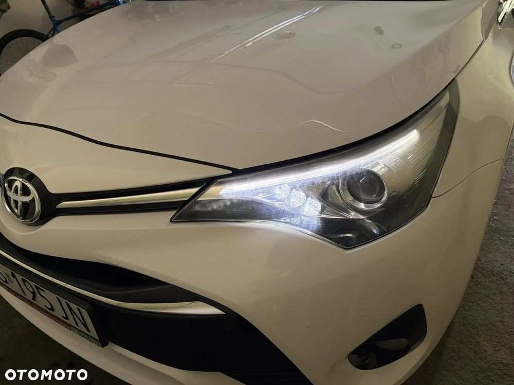 Toyota Avensis 1.8 Active - 12