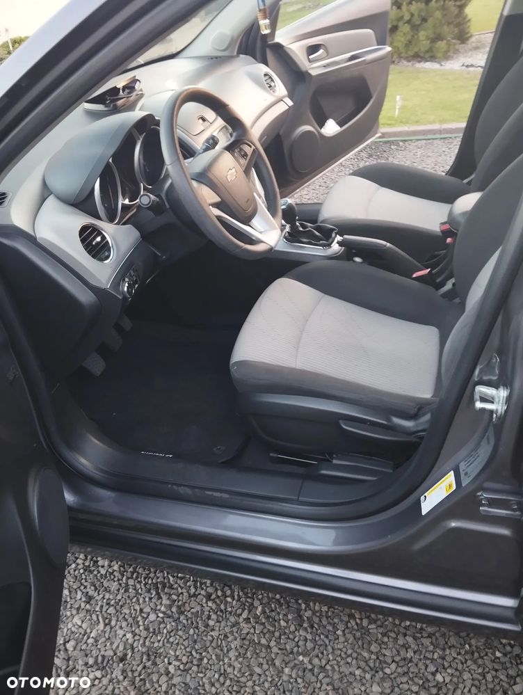 Chevrolet Cruze 1.6 LS - 13
