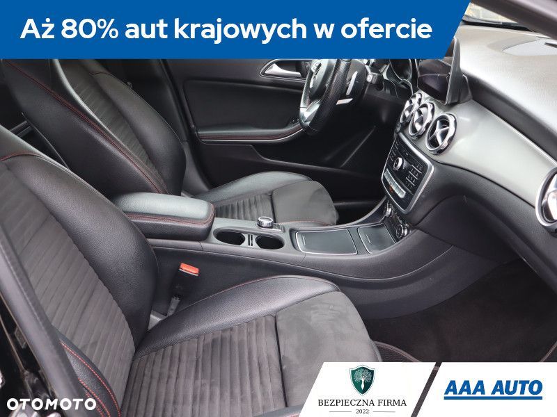 Mercedes-Benz GLA - 11