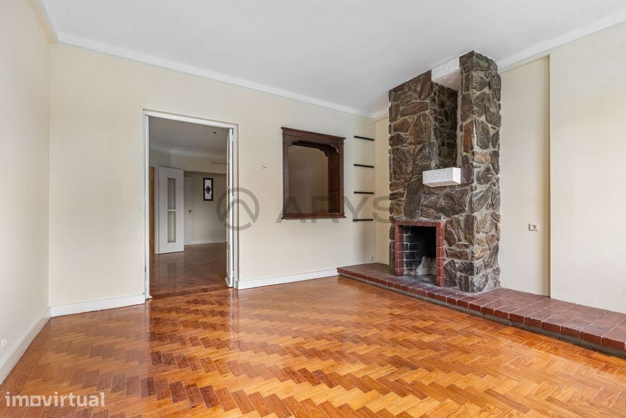 Apartamento T4+2 com logradouro no centro histórico de Braga - Grande imagem: 2/32
