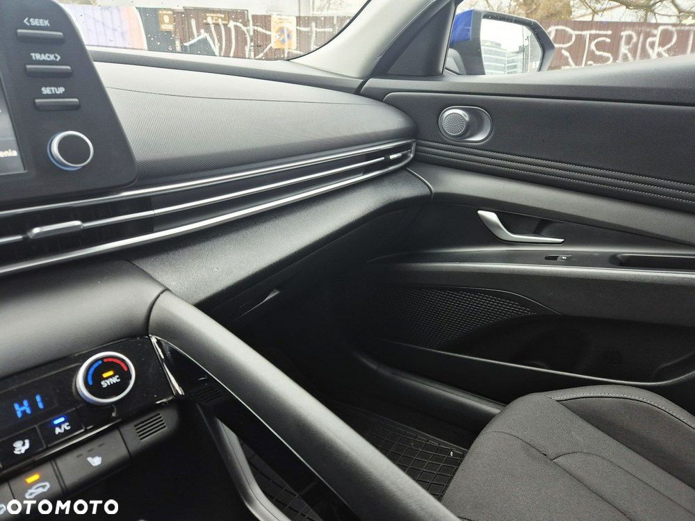 Hyundai Elantra - 27