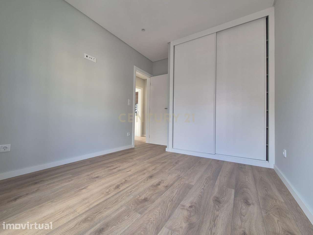 T2 totalmente remodelado com 79m2 em prédio remodelado– Amadora – 5min - Grande imagem: 5/19