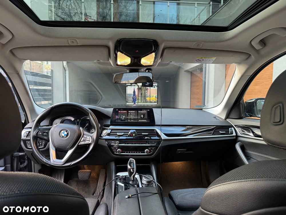BMW Seria 5 520d Sport Line - 12