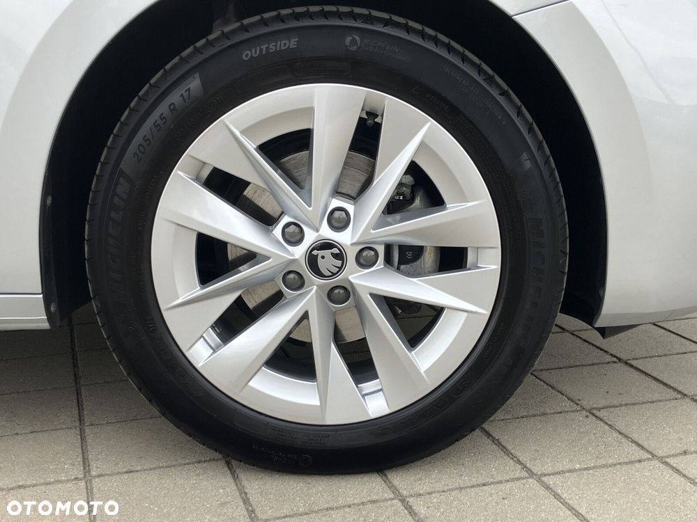 Skoda Octavia 1.5 TSI mHEV Selection DSG - 12