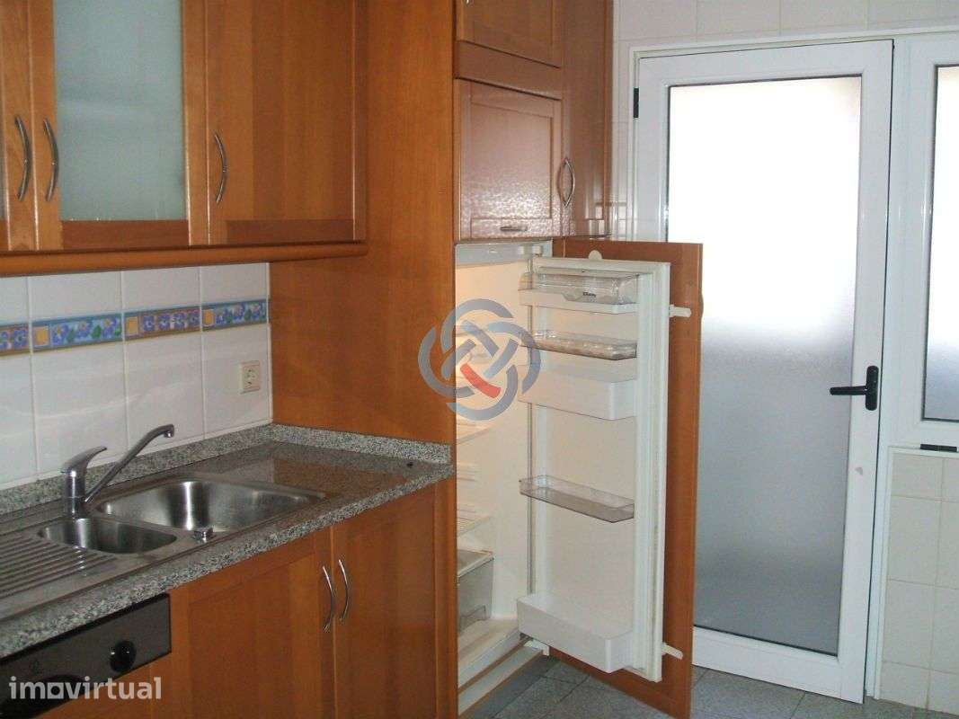 APARTAMENTO T2 C/ LUGAR DE GARAGEM - Grande imagem: 3/13