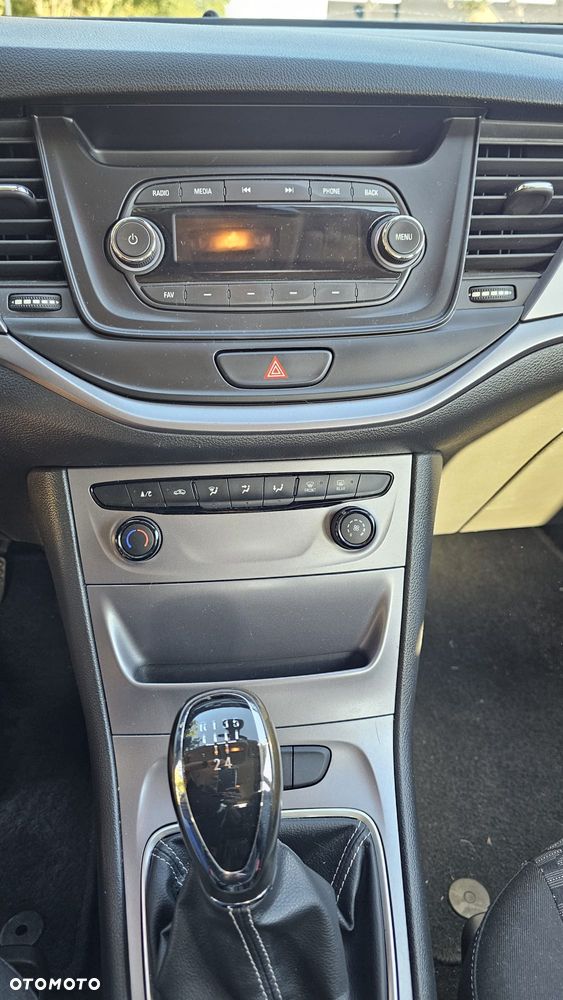 Opel Astra 1.4 Essentia - 10
