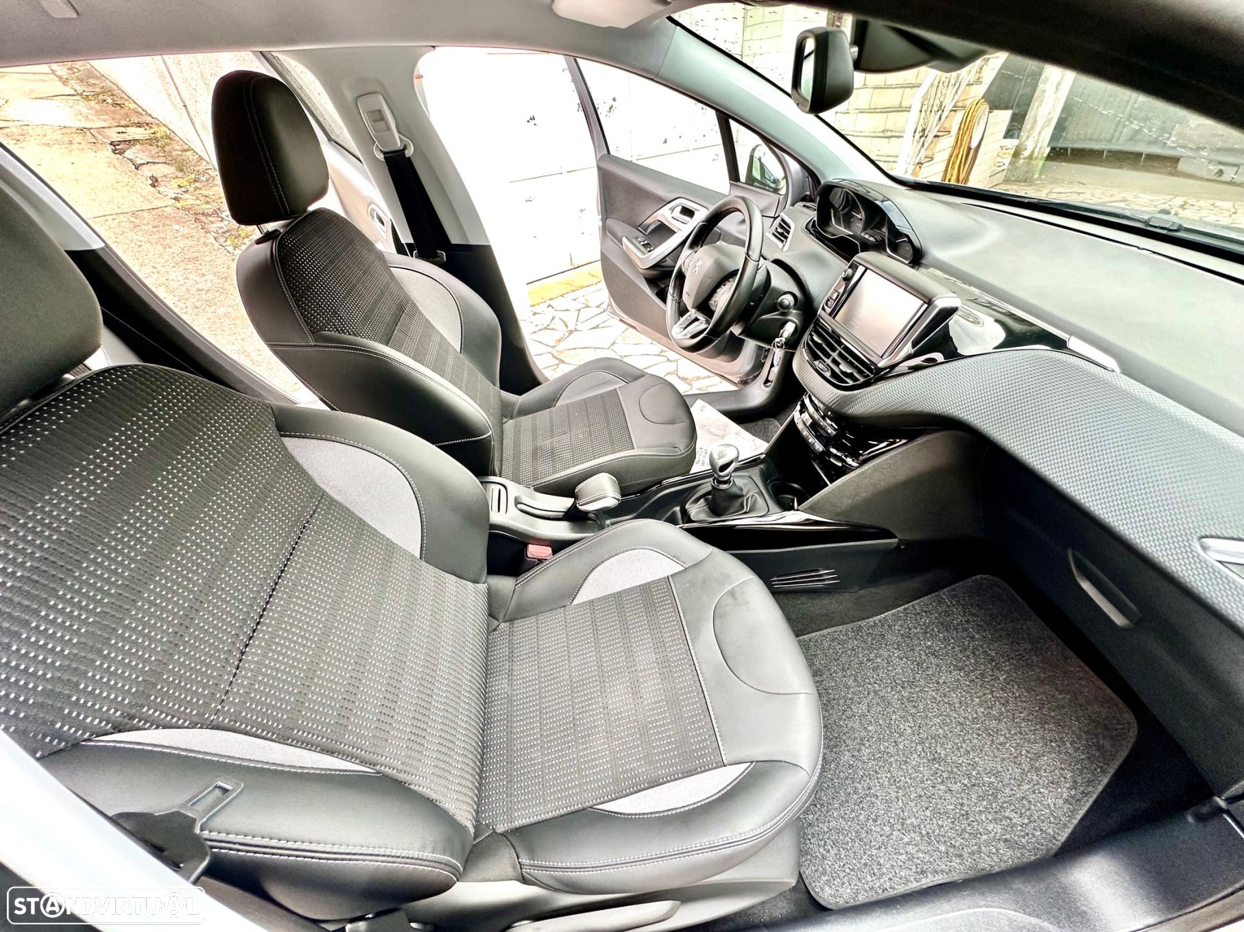 Peugeot 2008 1.2 PureTech Allure - 11