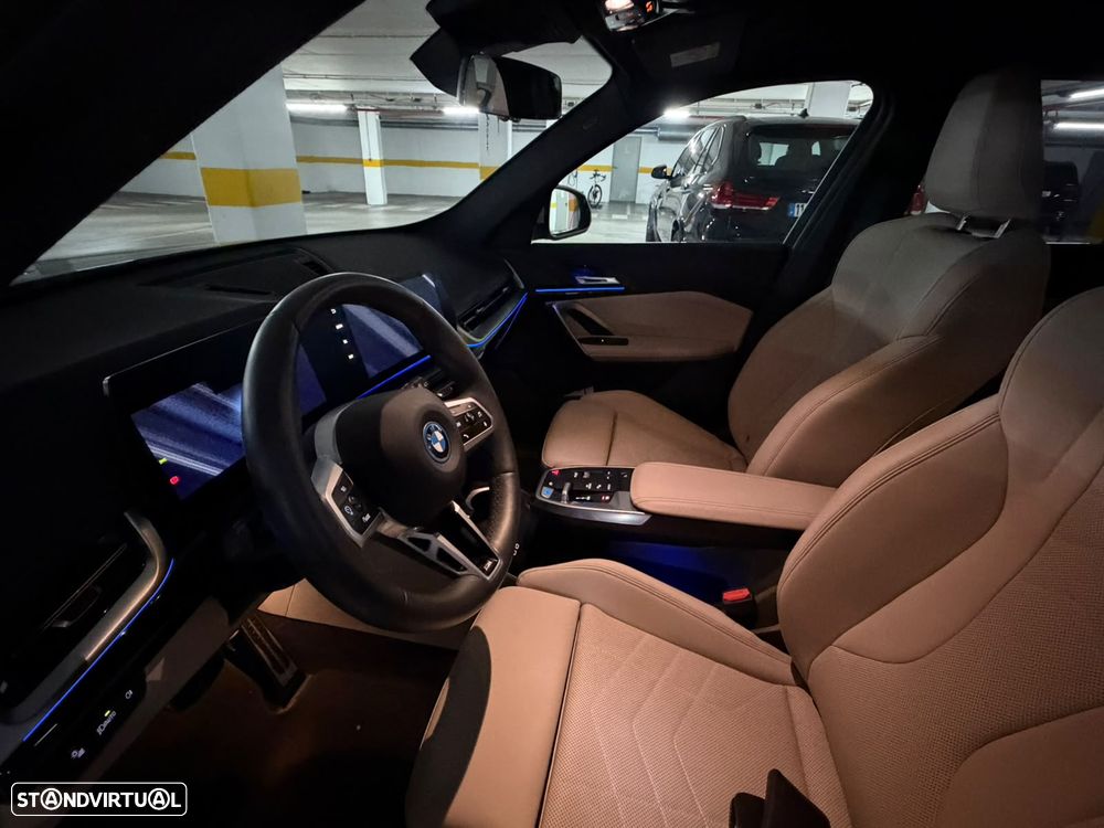 BMW iX1 eDrive20 Pack Desportivo M - 13