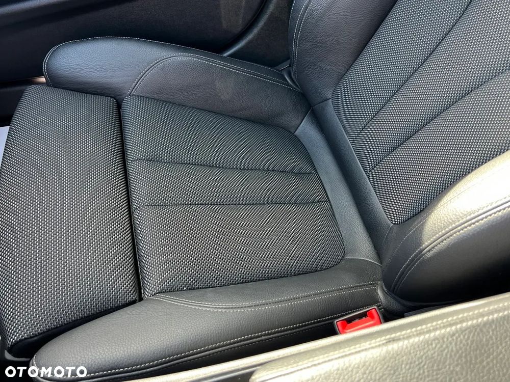 BMW Seria 5 520d Sport Line - 28