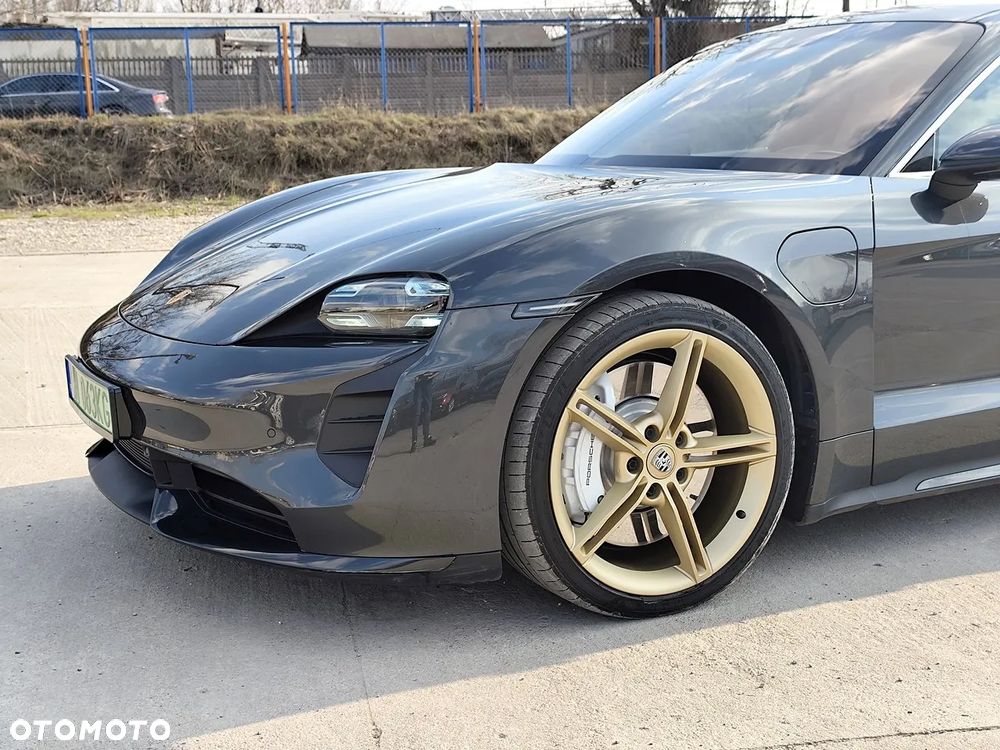 Porsche Taycan Turbo - 33