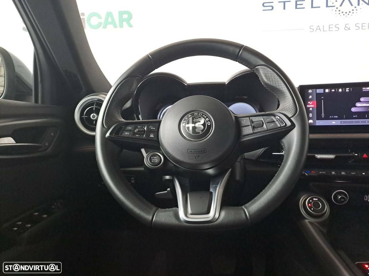 Alfa Romeo Tonale 1.5 Hybrid Ti - 12