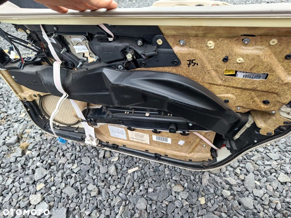MERCEDES W211 BOCZEK TAPICERKA LEWY PRZÓD PRZEDNI BEŻOWY BEŻ BANAN MATERIAŁ - 16