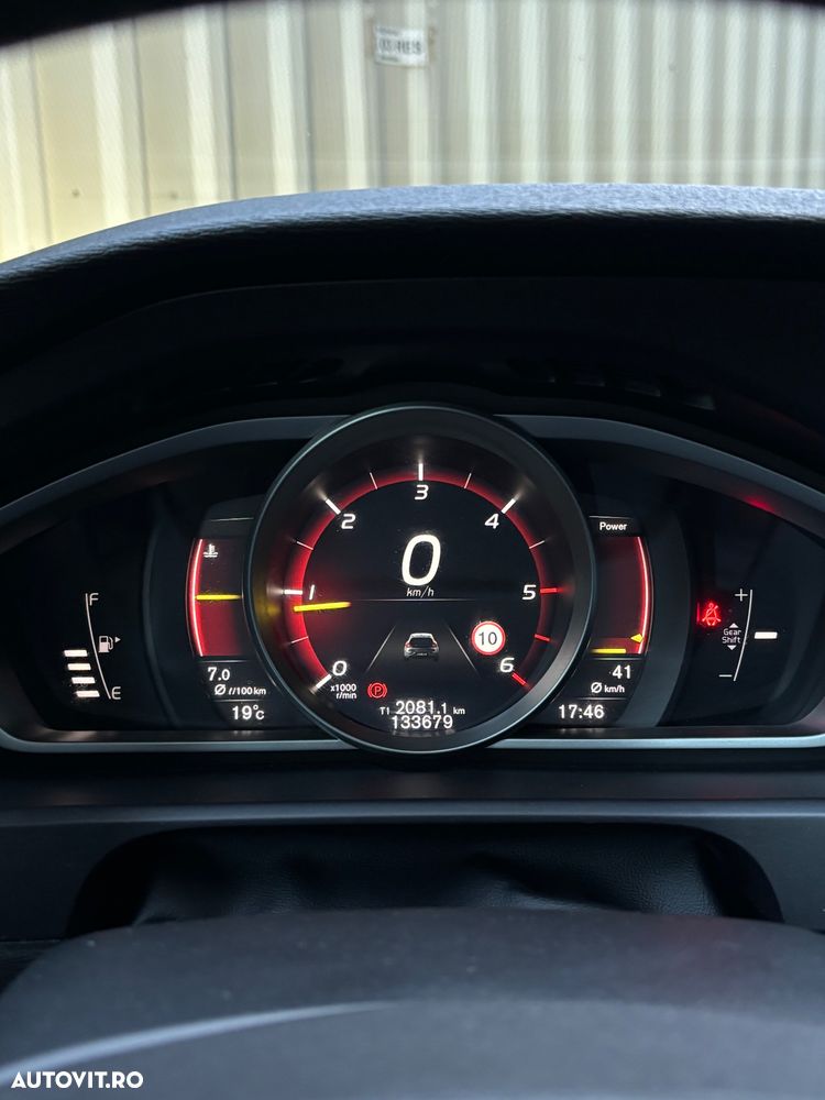 Volvo V40 D2 Momentum - 10